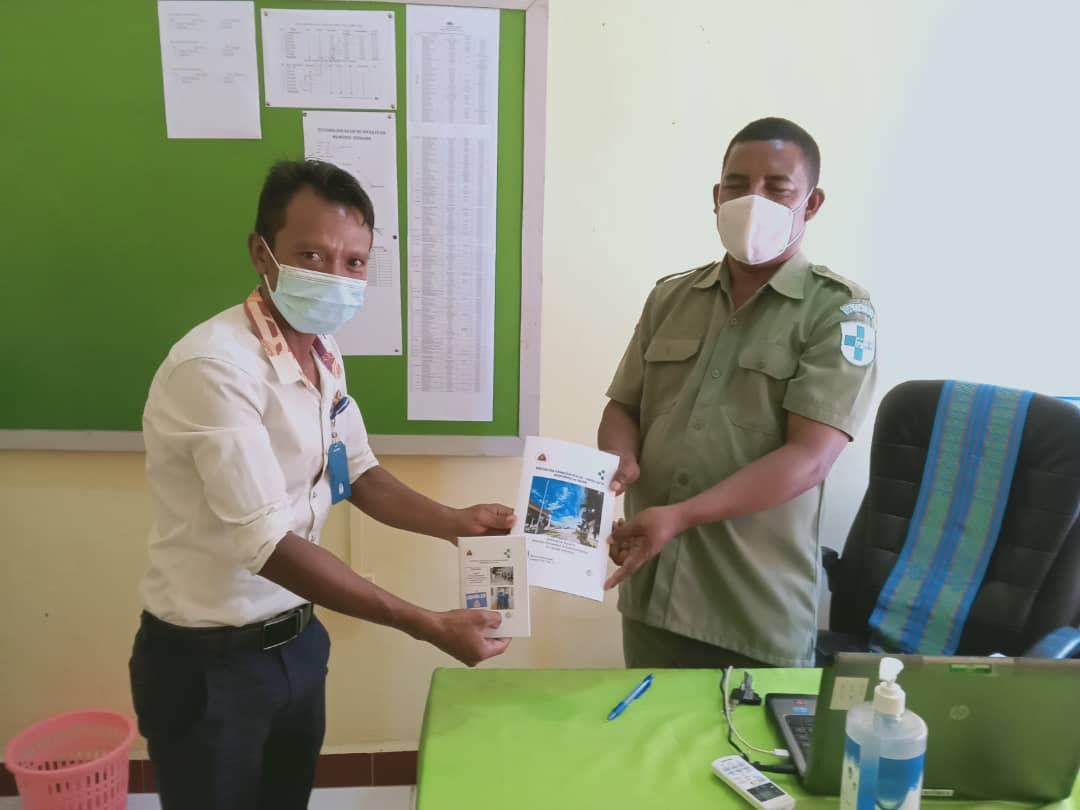 Pilar VI handed over the ‘Pocket book for Covid-19 IPC practices manual for isolation centre in Timor-Leste’ and ‘Manual for Covid-19 IPC practices for border entrances’ to Municipal Director Covalima; 27/10/2021